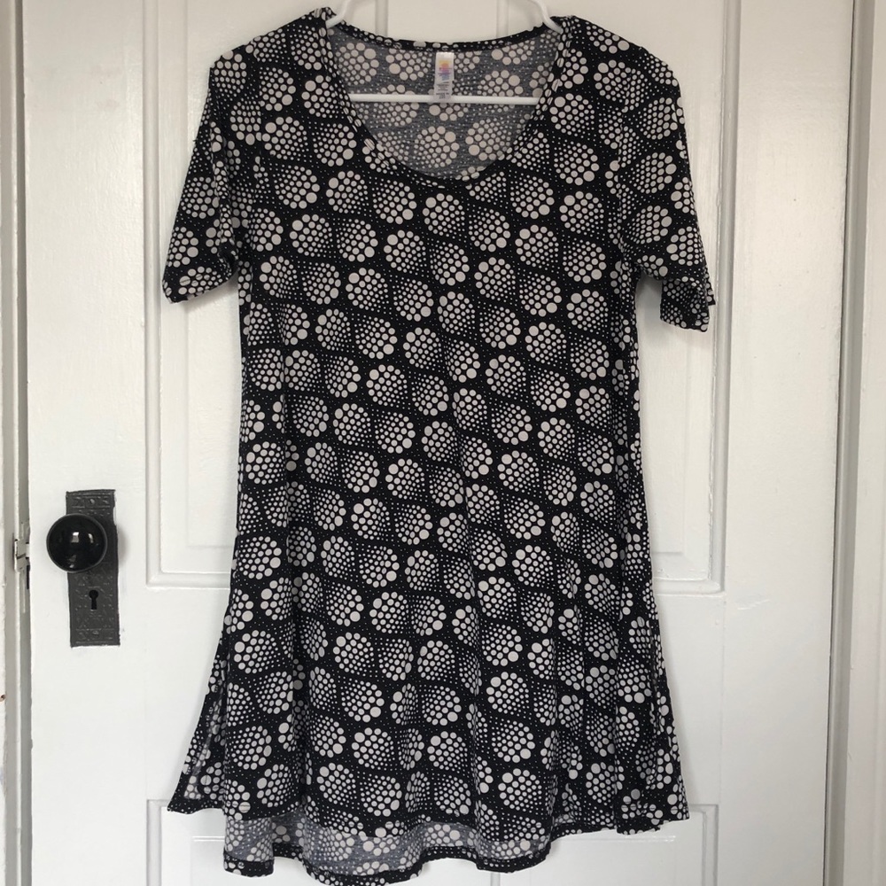 LuLaRoe Black and White Patterned Perfect T